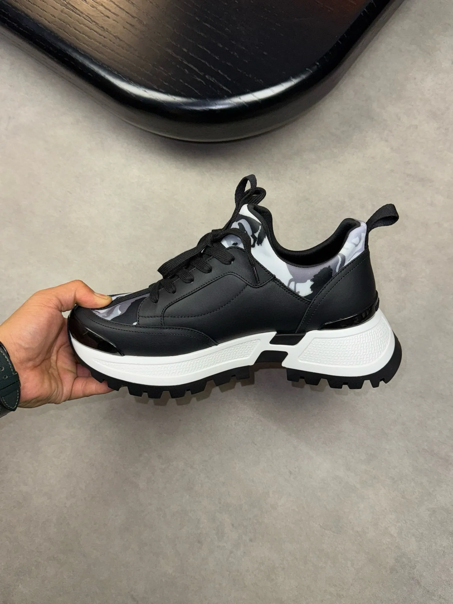 [HERMES] Hermès men's shoes💰560💰 - High-end quality original casual sports shoes - Upper: 🔝Nappa calfskin, high-grade elastic cloth, brand webbing - Lining: elastic cloth, foot pad; water-dyed cowhide - Outsole: ultra-light T men's shoes 💰U foam rubber; two-color molded outsole -Ultra-high quality control and fine workmanship: outstanding (high-end, extravagance, grade) -Size: 39-44 (38, 45, can be customized)